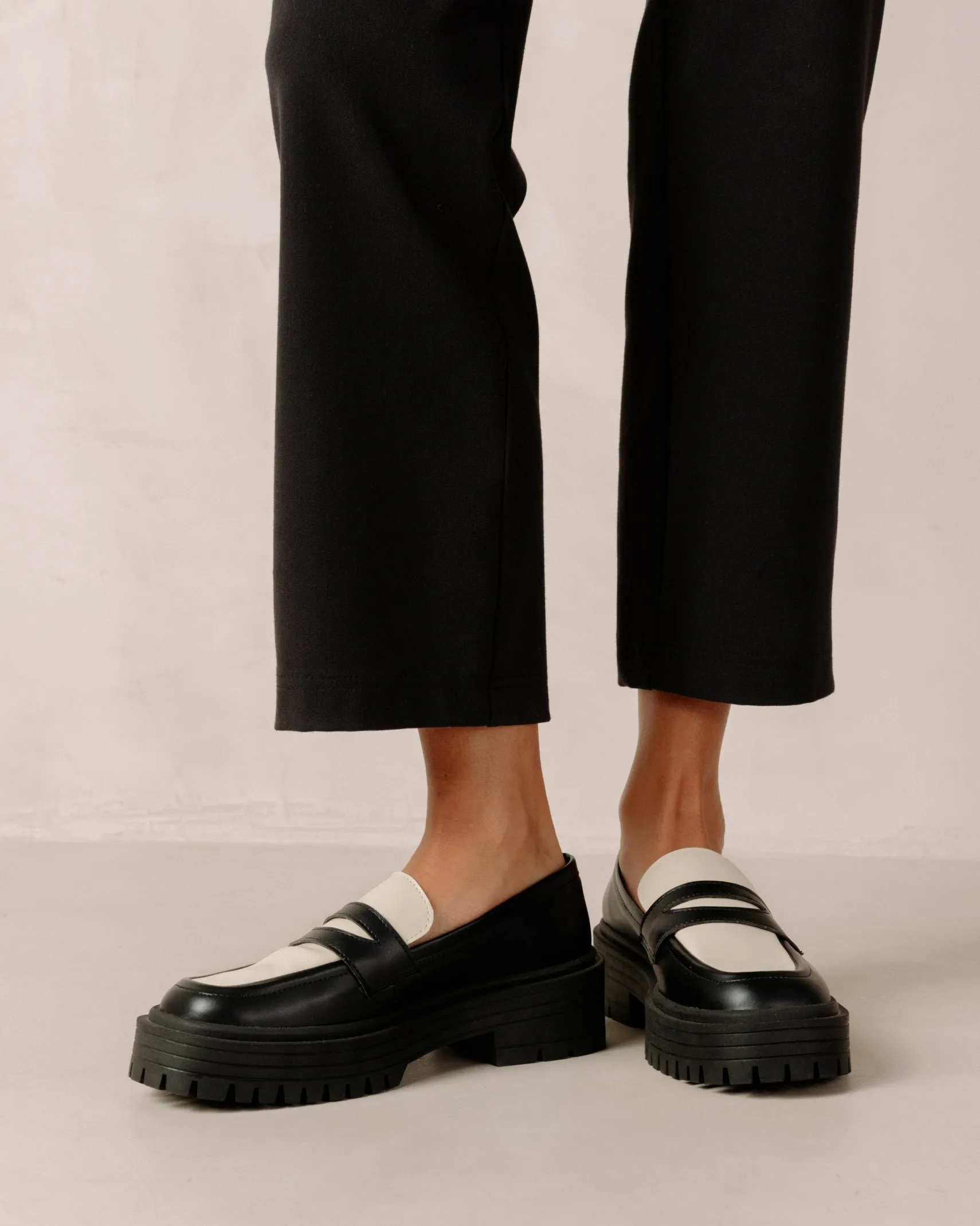 ALOHAS Mask Bicolor Black Vegan Leather Loafers
