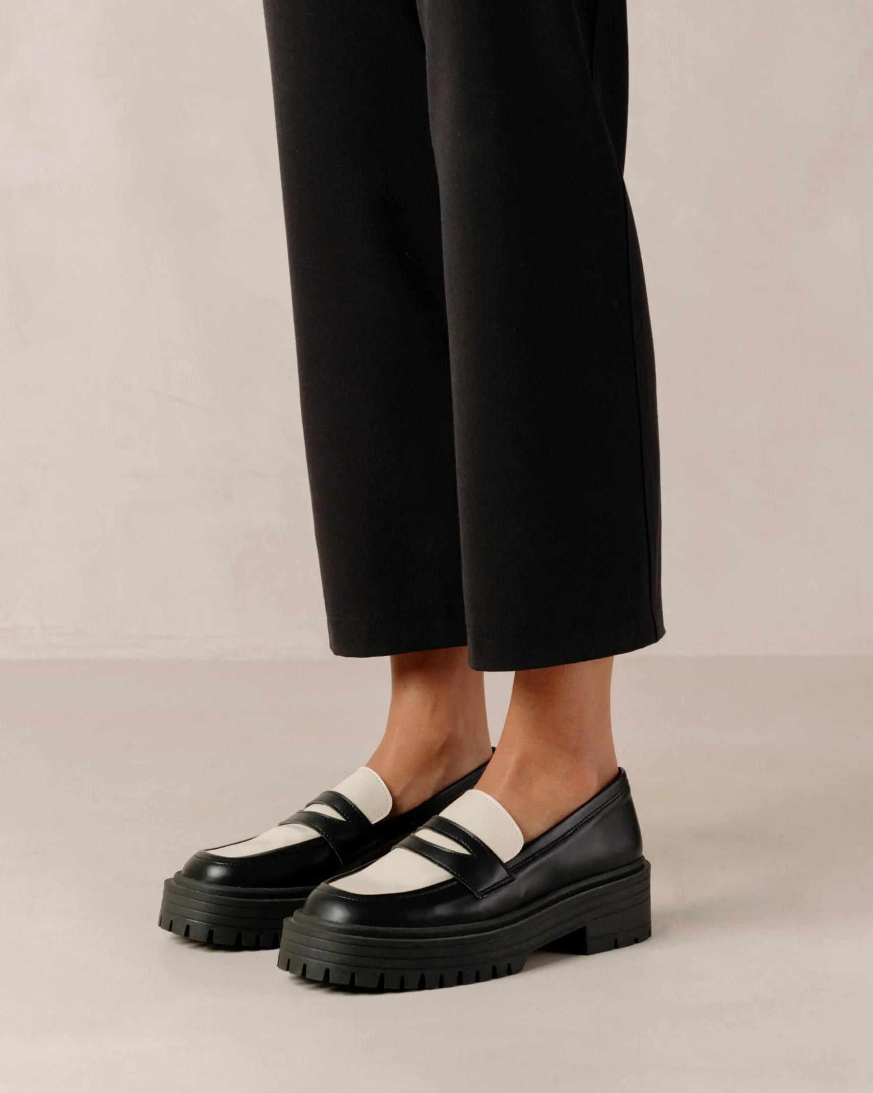 ALOHAS Mask Bicolor Black Vegan Leather Loafers