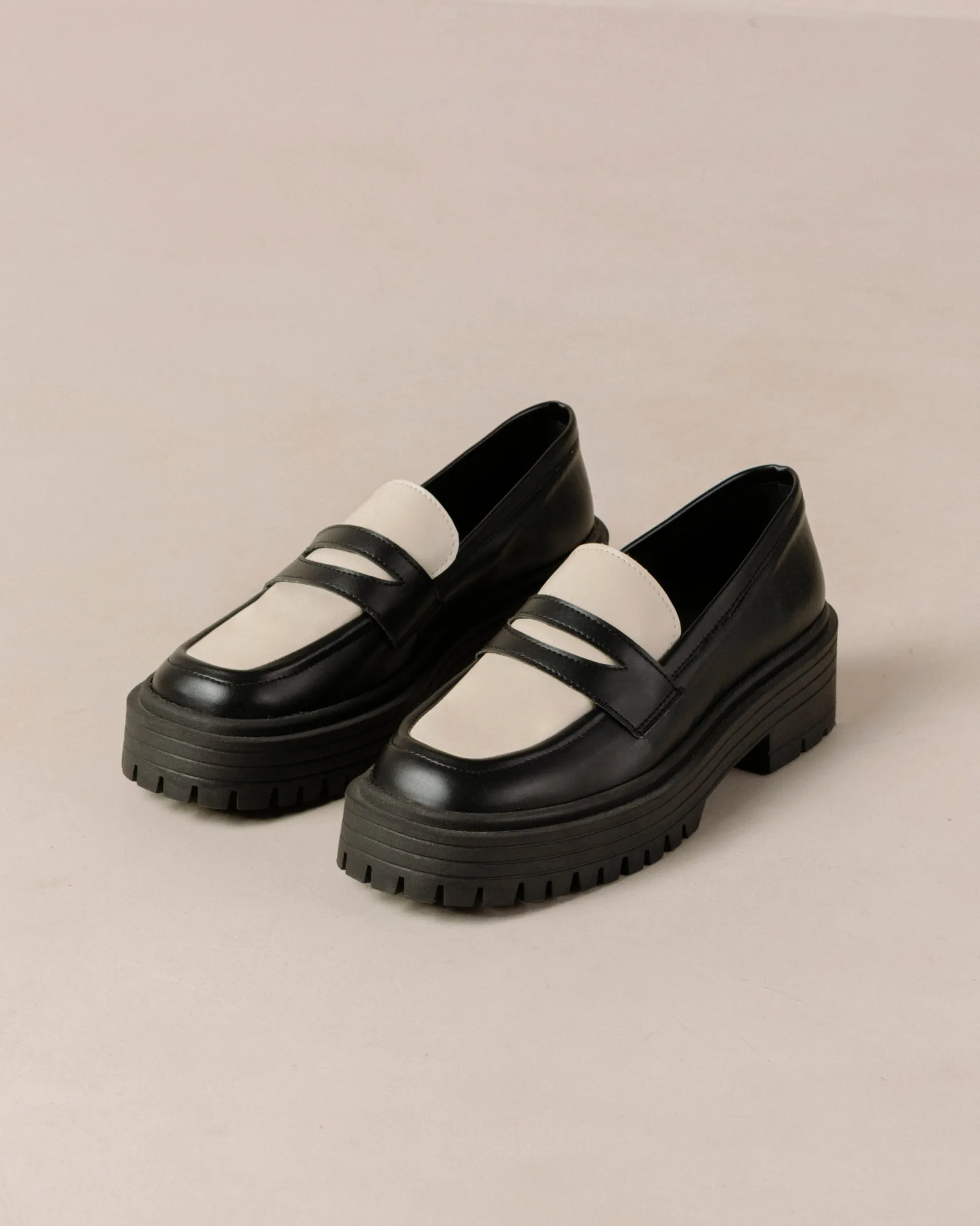 ALOHAS Mask Bicolor Black Vegan Leather Loafers