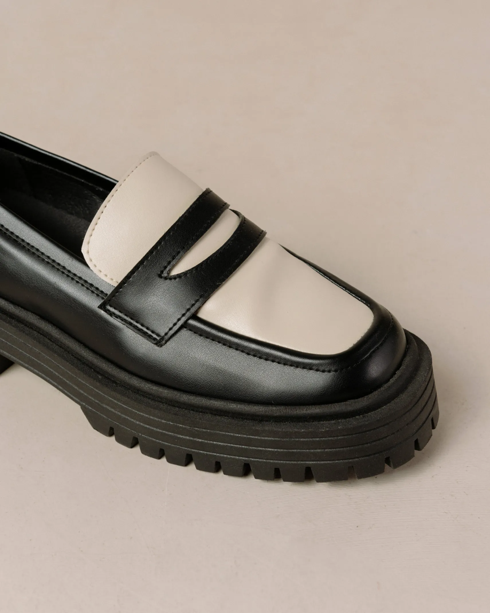 ALOHAS Mask Bicolor Black Vegan Leather Loafers